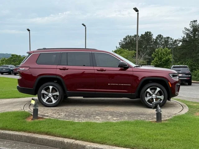 New 2026 Velvet Red Pearl-Coat Exterior Paint Jeep Limited image 8