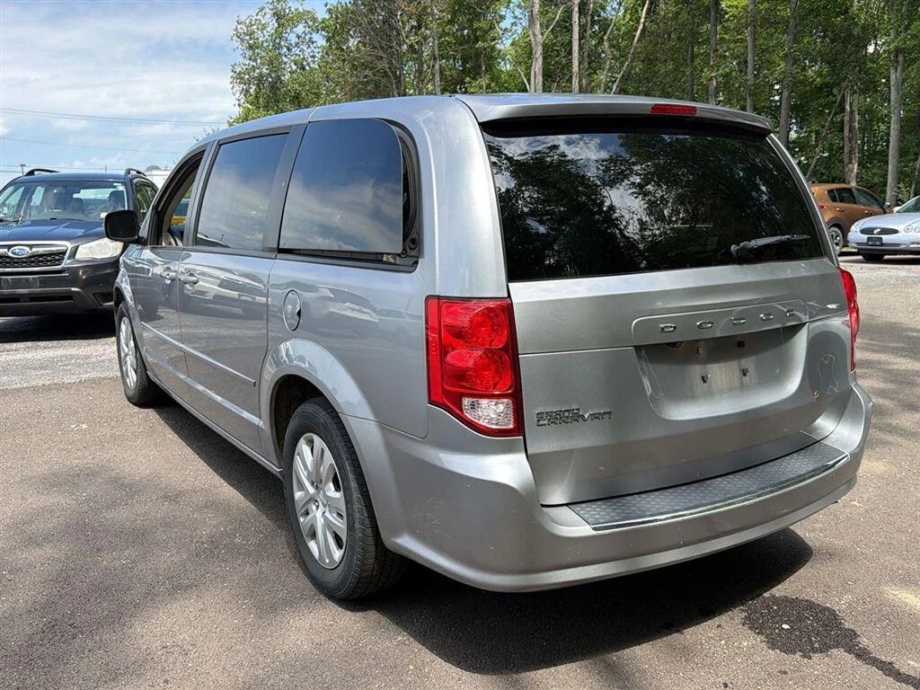 Used 2017 Billet Clearcoat Dodge SE image 10