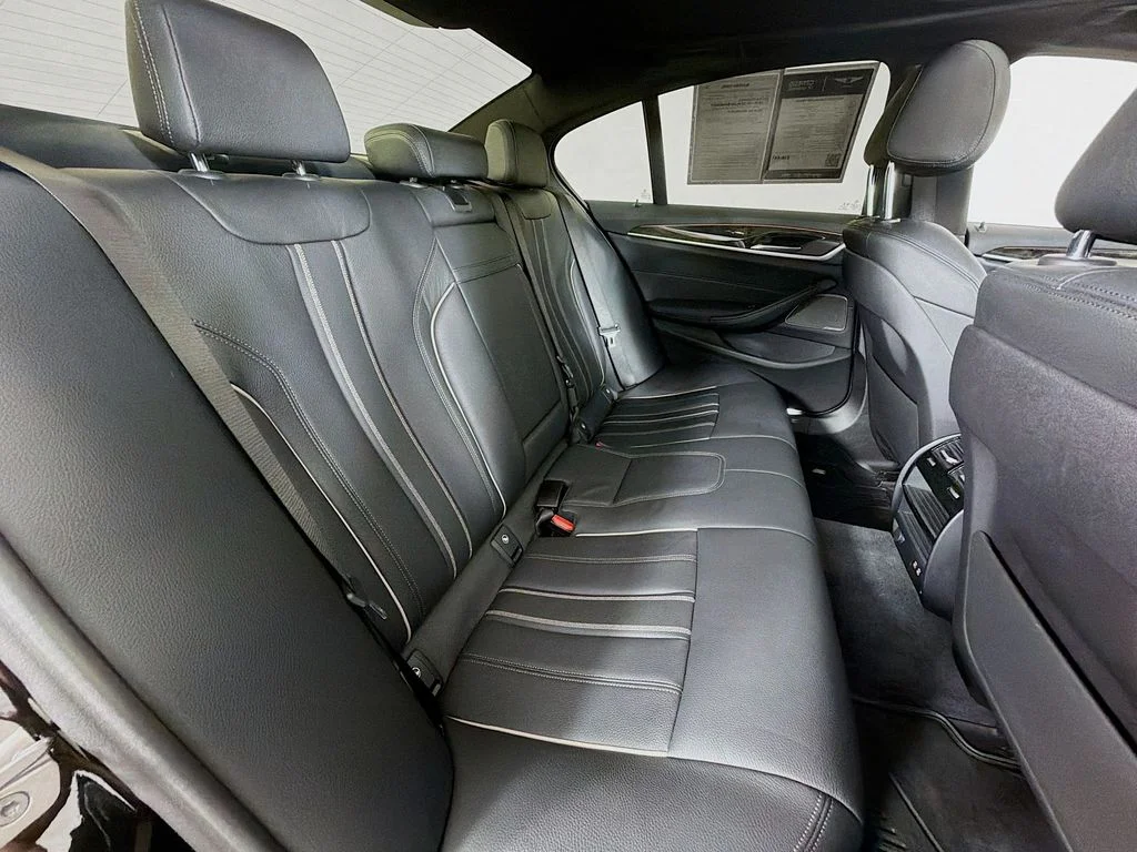 Used 2022 Black Sapphire Metallic BMW 530i xDrive image 27
