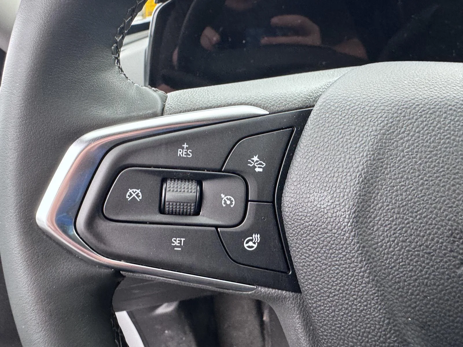 Used 2025 Summit White Chevrolet LT image 13