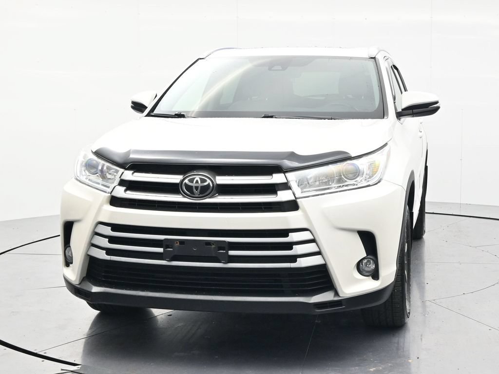 Used 2017 Toyota Highlander XLE with VIN 5TDJZRFH0HS374175 for sale in Minerva, OH