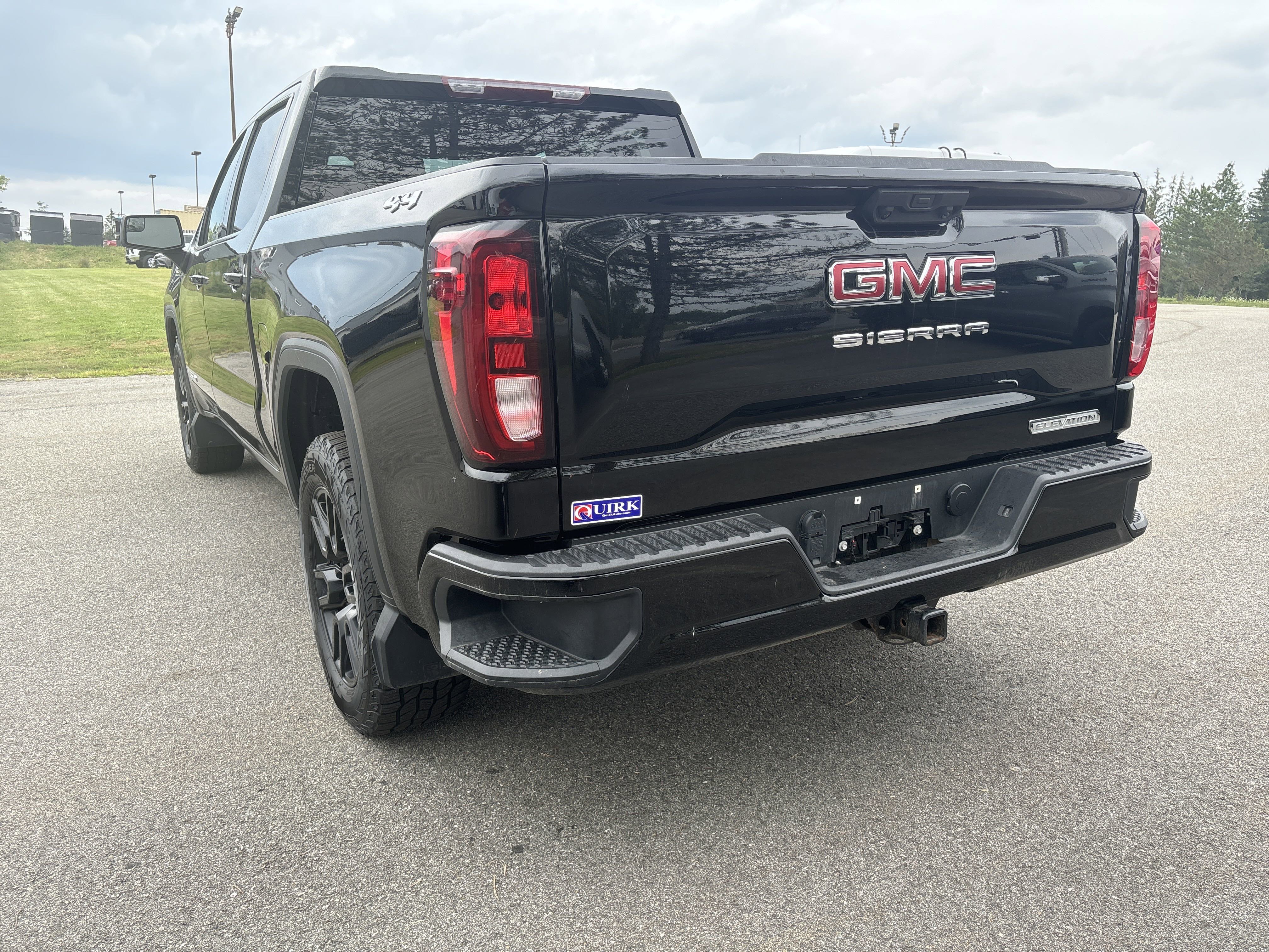 Used 2024 Onyx Black GMC Elevation image 3