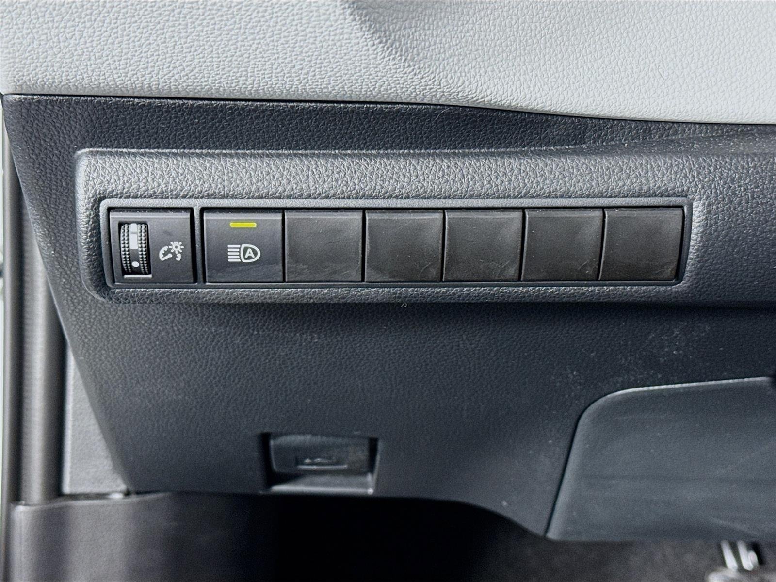 Used 2024 Ice Toyota SE image 10