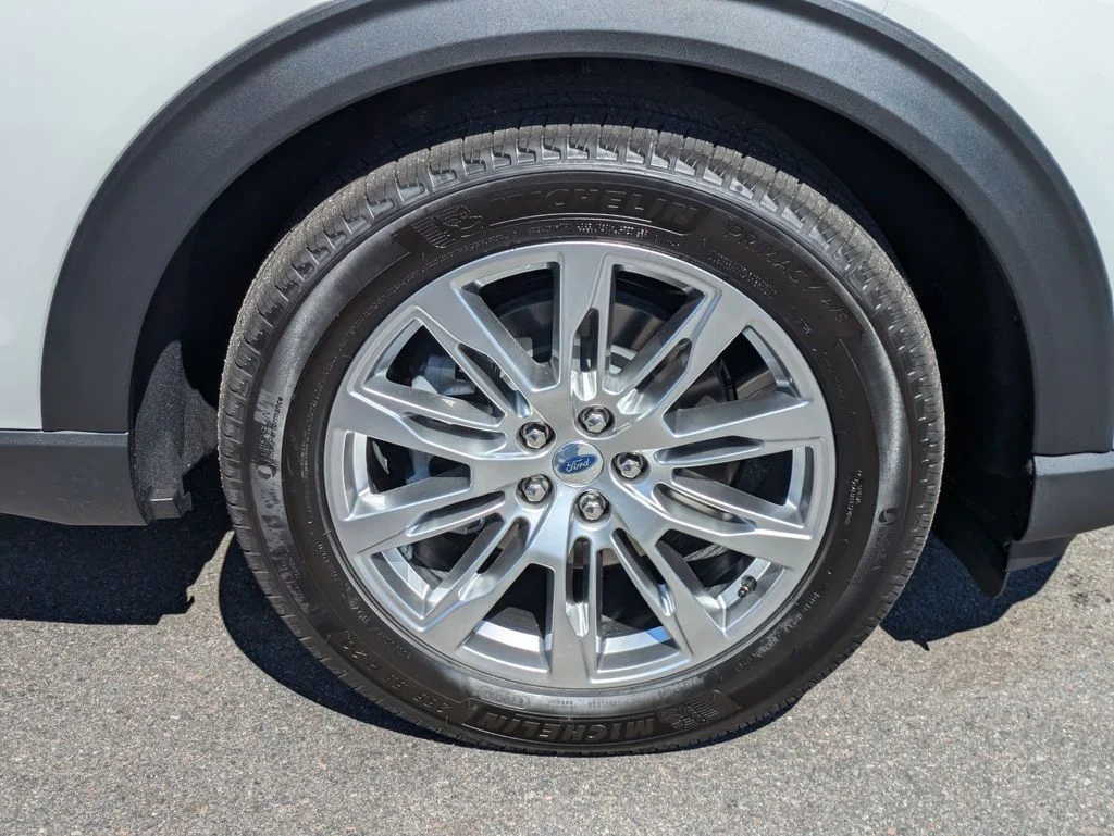 New 2026 Star White Metallic Tri-Coat Ford Platinum image 11