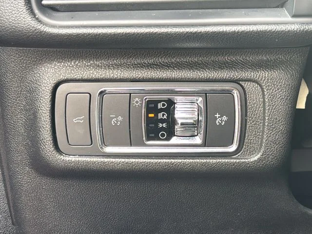 Used 2021 Red Lincoln Standard image 27