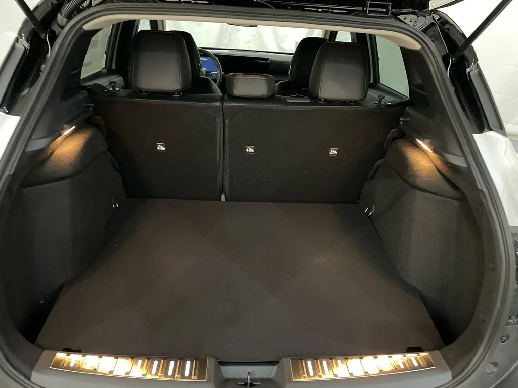 New 2026 Aspen White TriCoat / Super Black Two-tone Nissan SR image 7