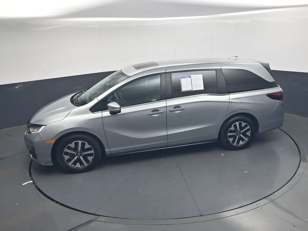 Used 2025 Solar Silver Metallic Honda EX-L image 34