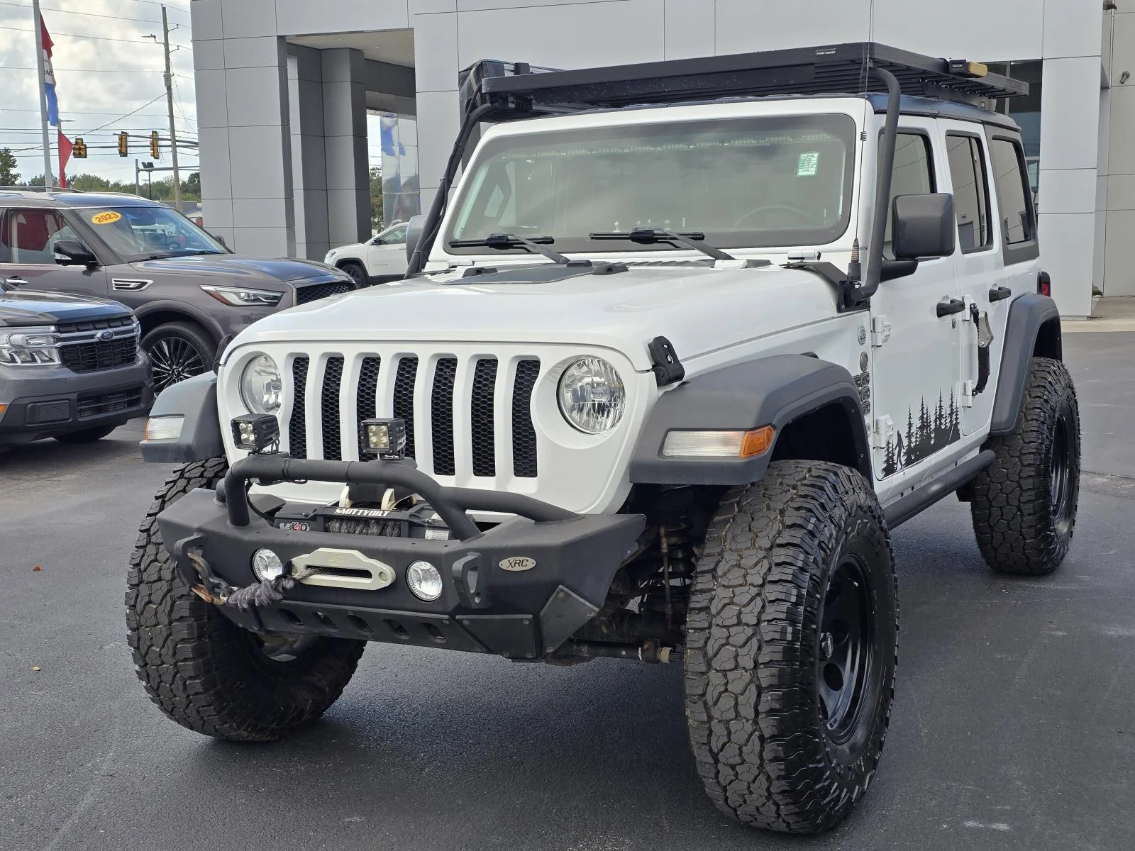 Used 2018 Bright White Clearcoat Jeep Sport S image 3
