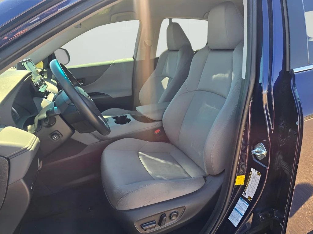 Used 2021 Blueprint Toyota LE image 10