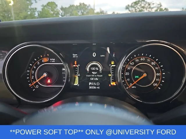 Used 2023 Red Jeep Altitude image 18