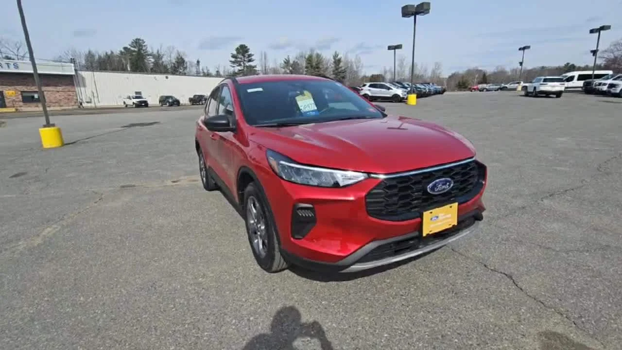 Used 2025 Rapid Red Metallic Tinted Clearcoat Ford ST-Line image 3