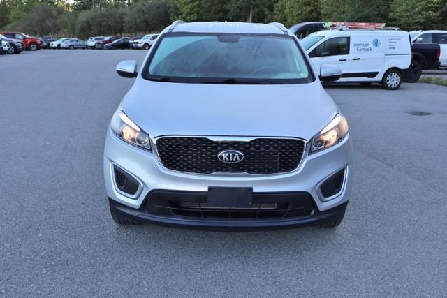 Used 2018 Silver Kia LX image 9