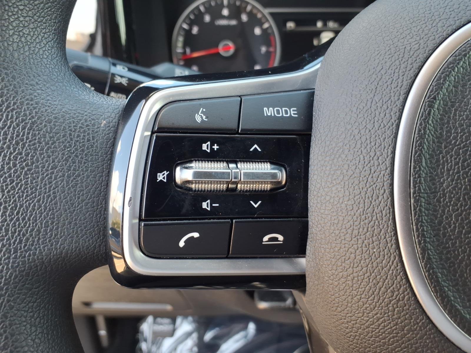 Used 2022 SILVER Kia LX image 23
