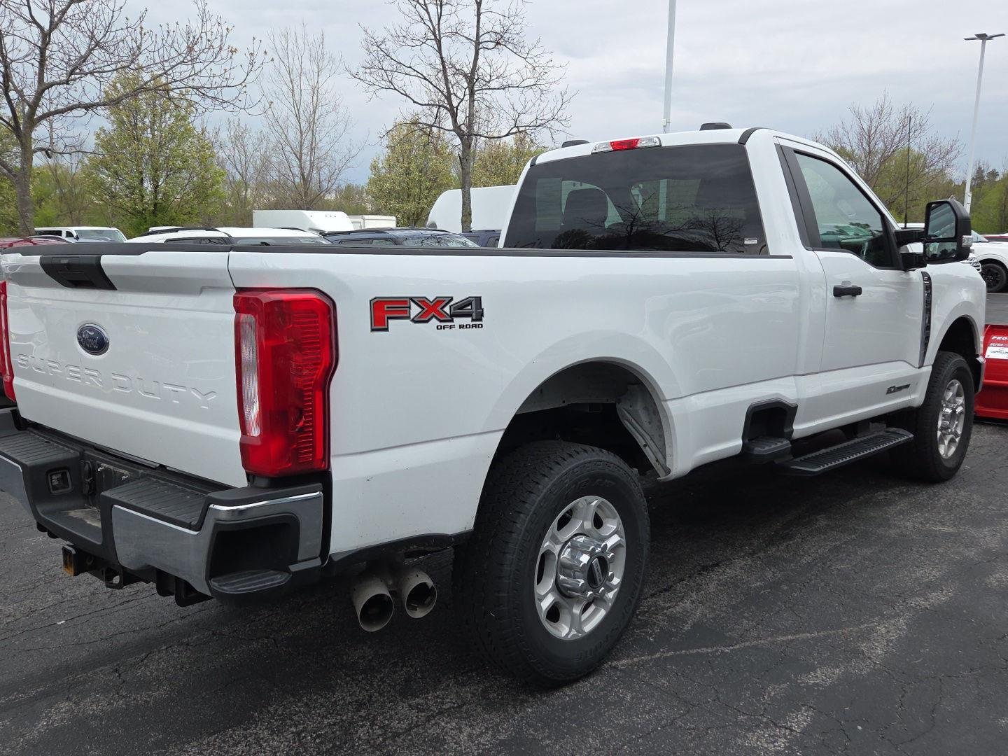 Used 2025 Oxford White Ford XLT image 3
