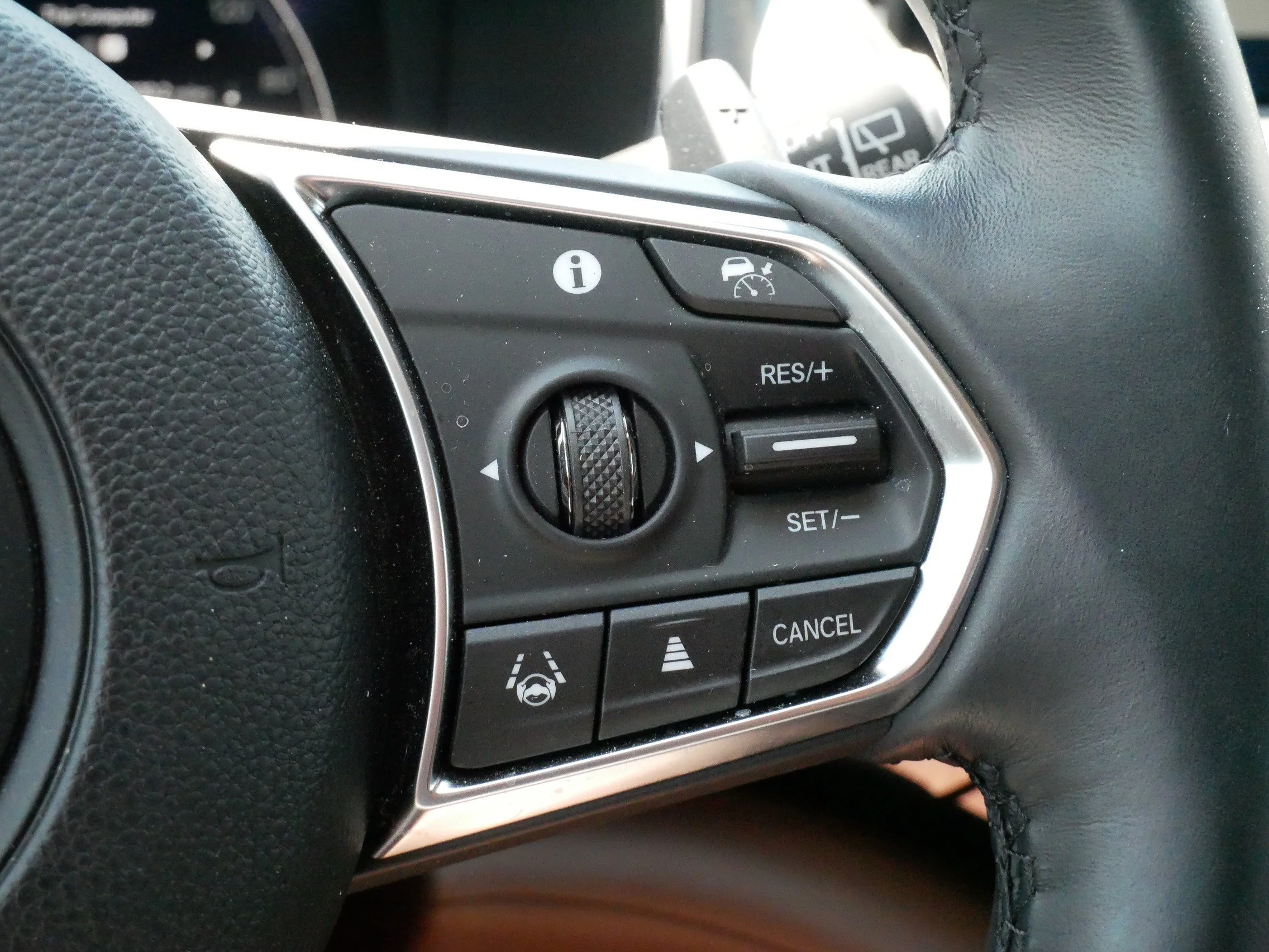 Used 2023 Liquid Carbon Metallic Acura w/Technology Package image 27