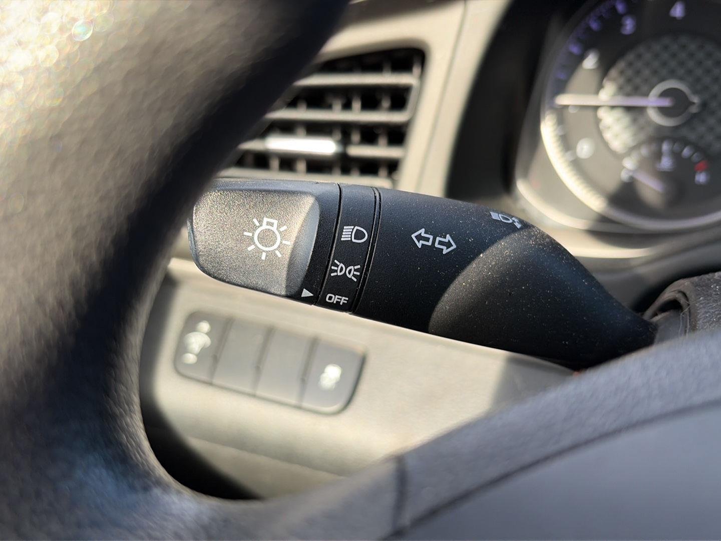 Used 2019 Machine Gray Hyundai SE image 15