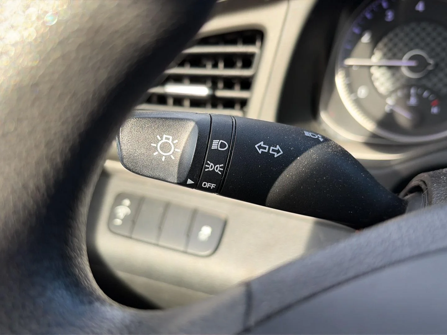 Used 2019 Machine Gray Hyundai SE image 15