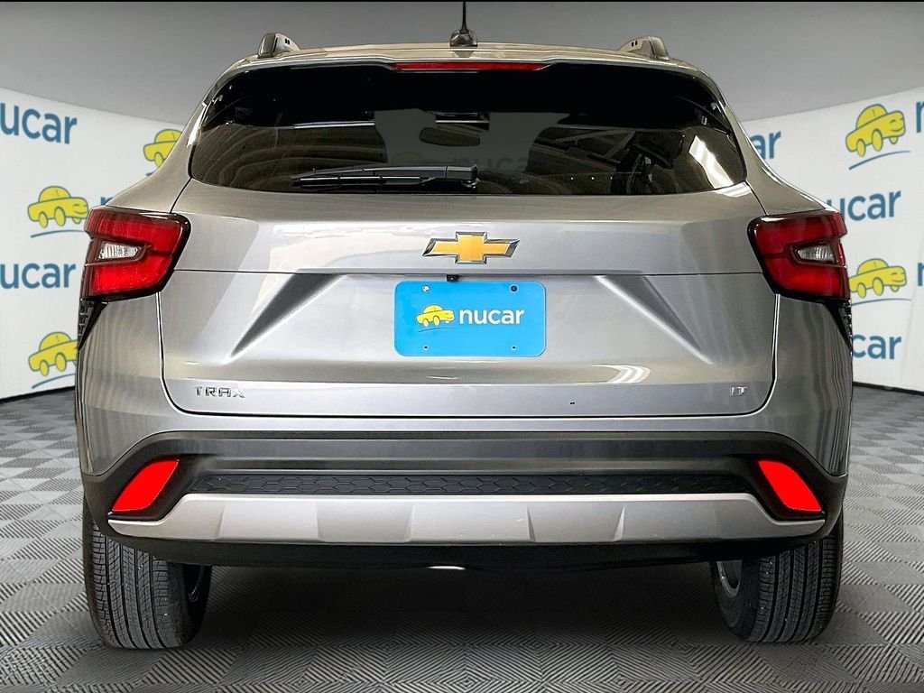 Used 2025 Gray Chevrolet LT image 5
