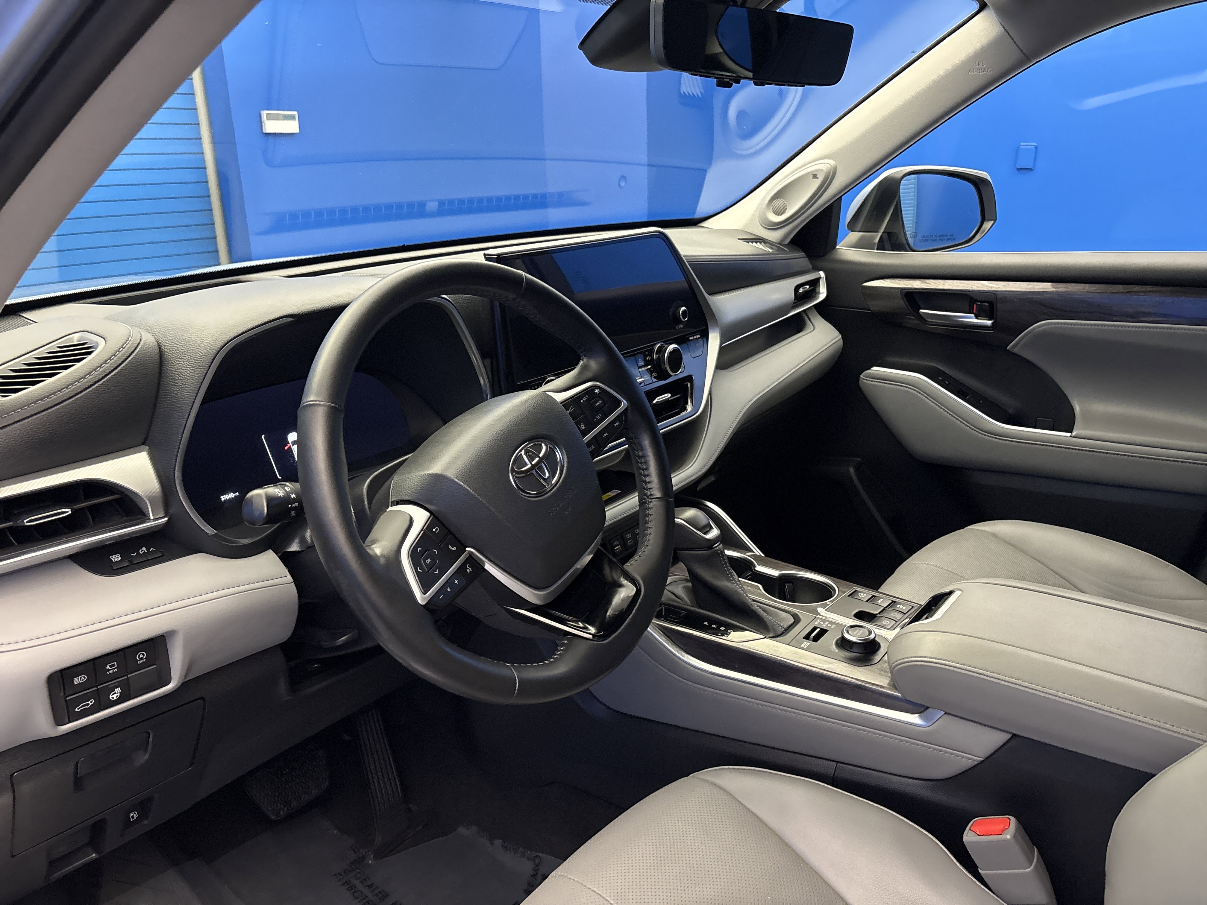 Used 2023 Celestial Silver Metallic Toyota Platinum image 11