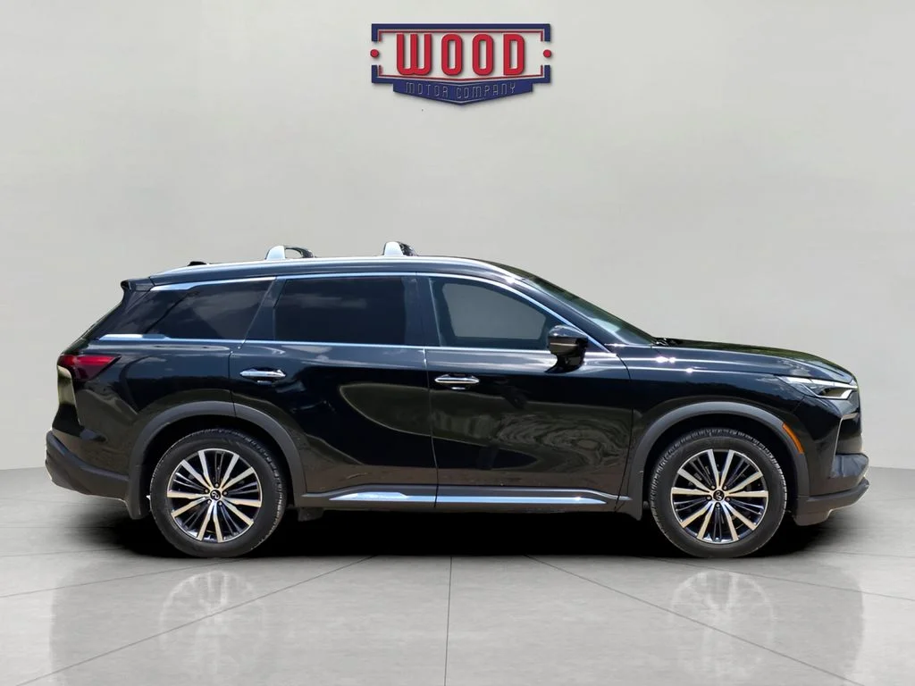 Used 2023 Mineral Black INFINITI Sensory image 2