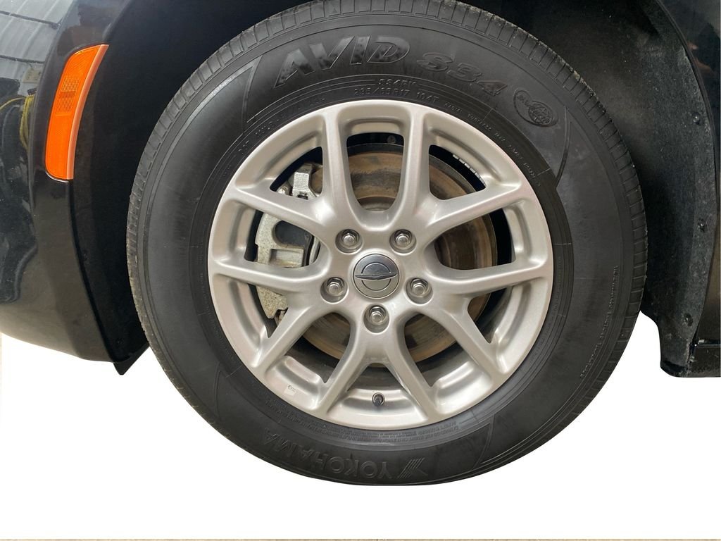Used 2024 Black Chrysler LX image 5