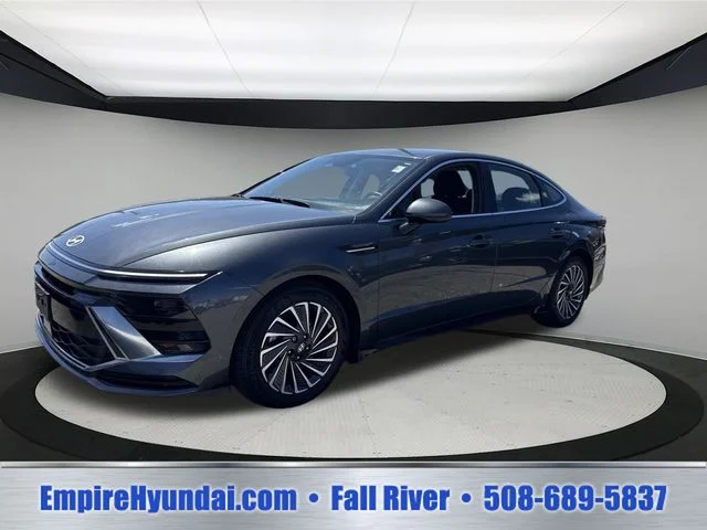 Used 2024 Gray Hyundai SEL image 1