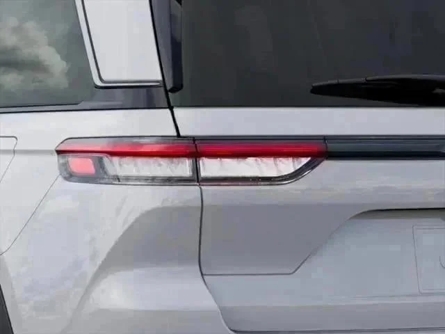 New 2026 Bright White Clear-Coat Exterior Paint Jeep Limited image 17