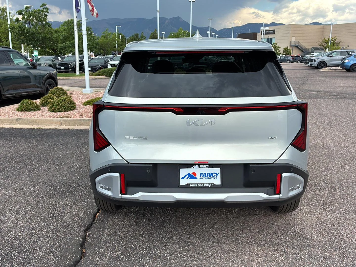 New 2027 Ivory Silver Kia LX image 5