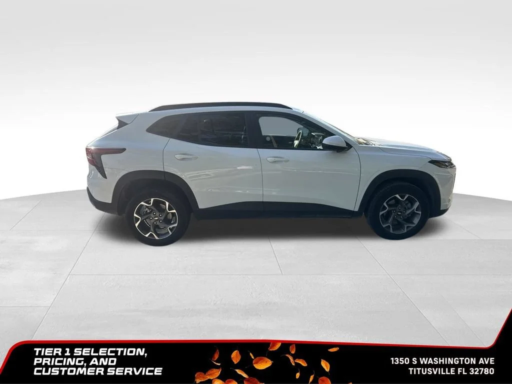 Used 2025 Summit White Chevrolet LT image 6