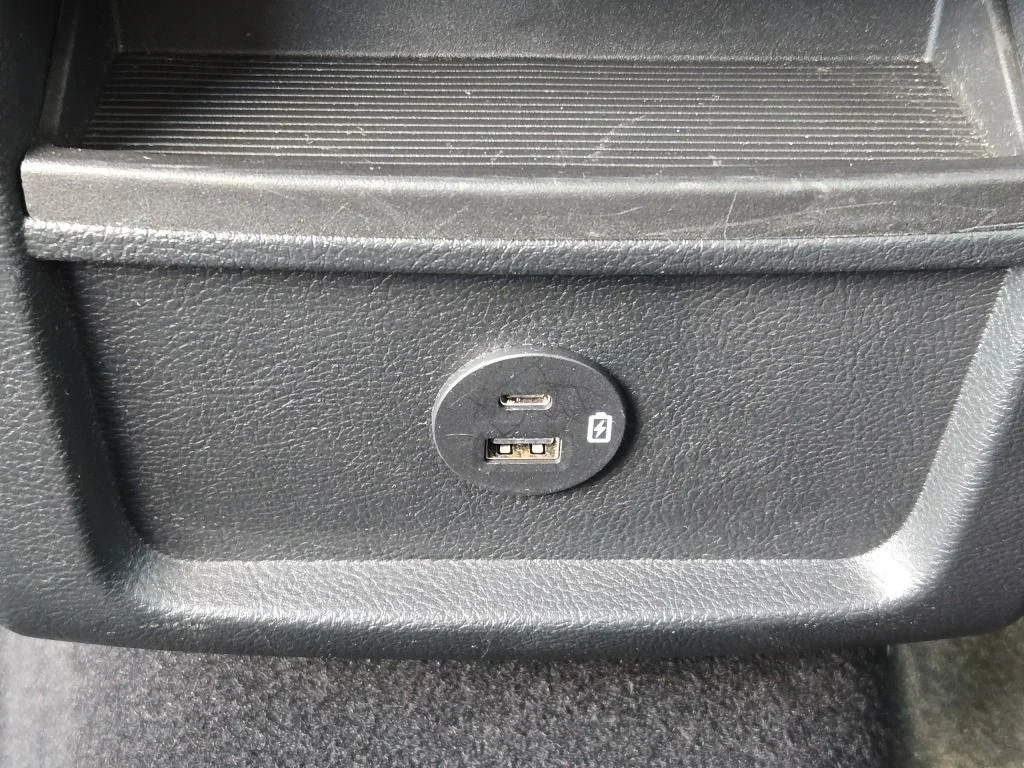 Used 2022 Gray Ford SE image 15