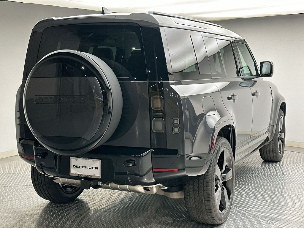 New 2026 Carpathian Grey Prem Met Land Rover X-Dynamic SE image 3