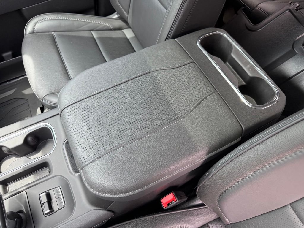 Used 2025 Silver GMC Denali image 27