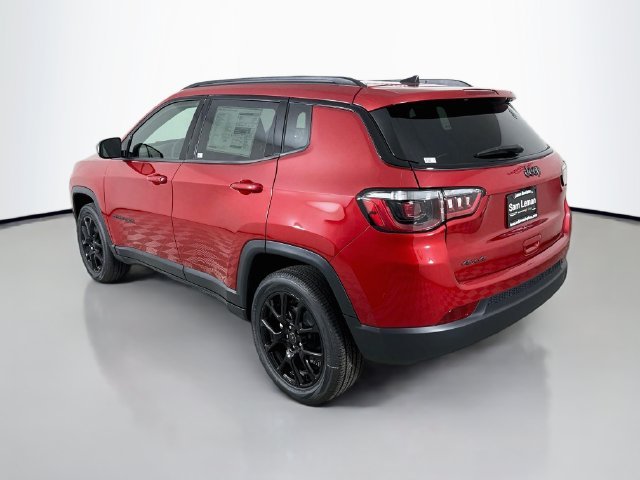 New 2026 Red Hot Pearl-Coat Exterior Paint Jeep Latitude image 5