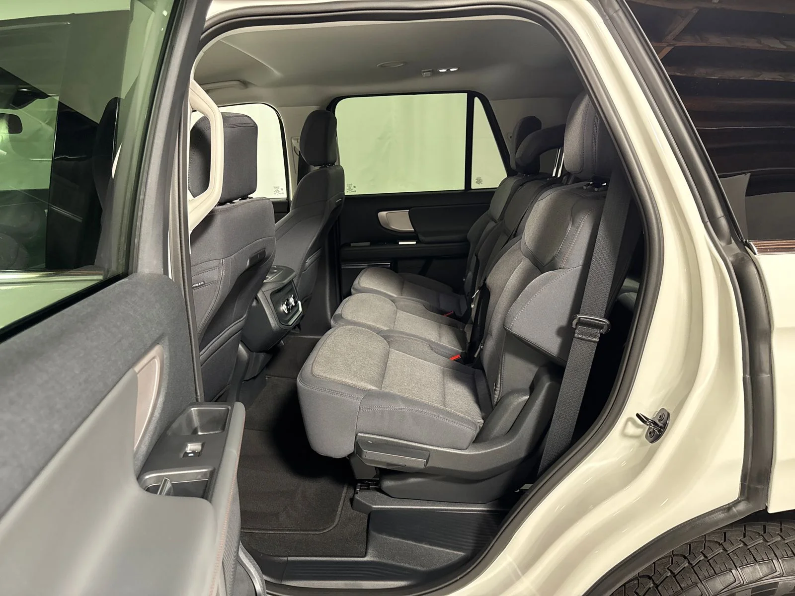Used 2025 White Metallic Ford Active image 5