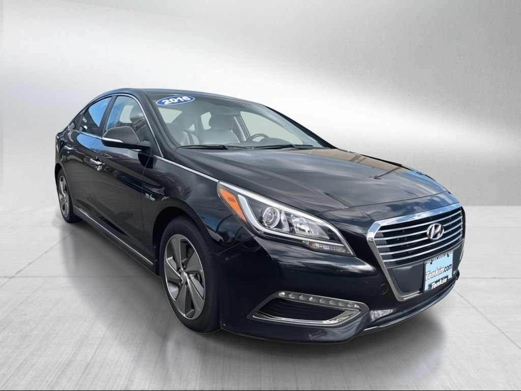 Used 2016 Black Hyundai Base image 1