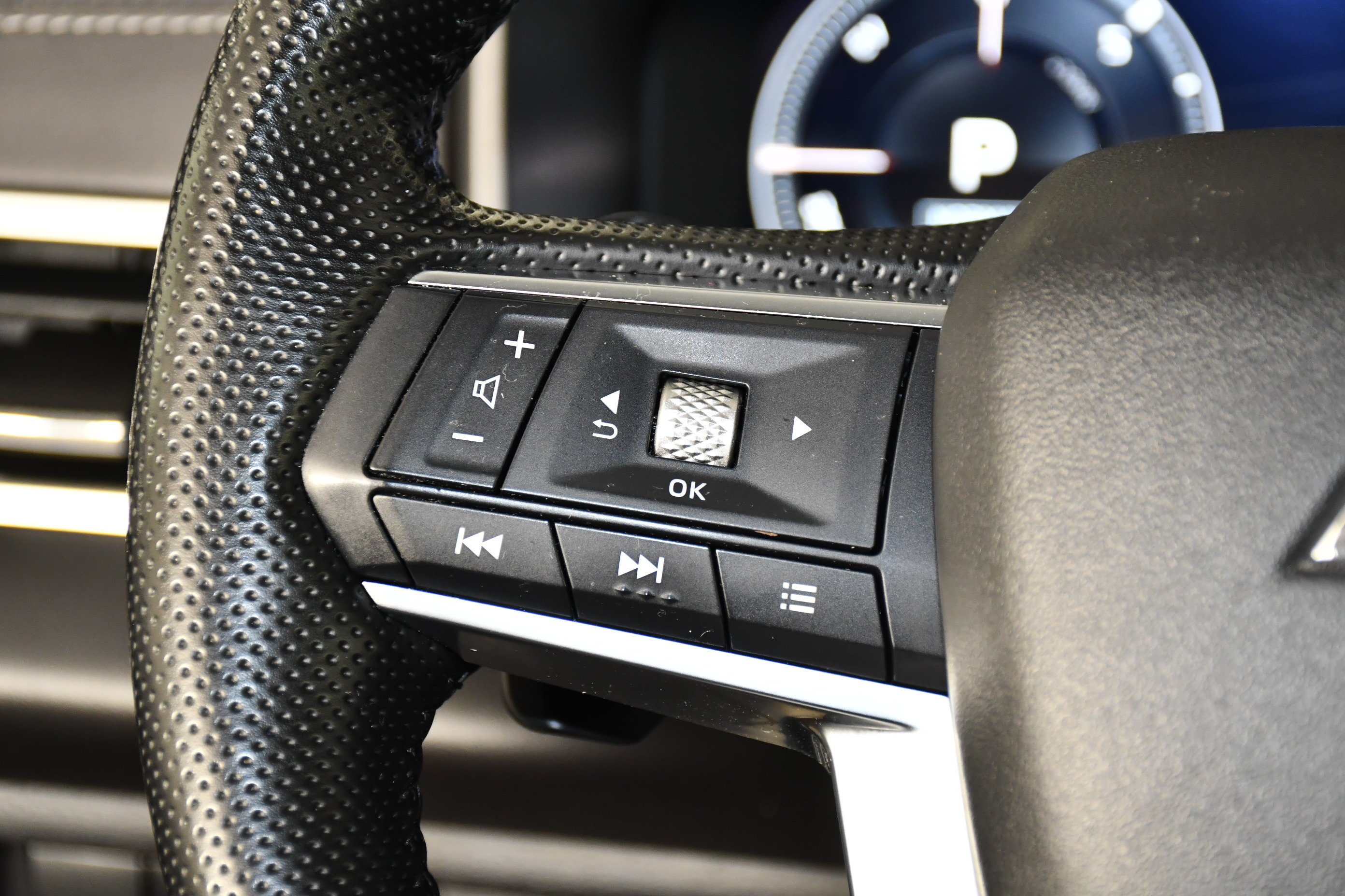 Certified Used 2024 Black Diamond Mitsubishi SE image 20