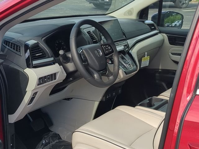 New 2026 Radiant Red Metallic II Honda Touring image 2
