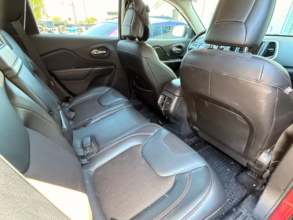 Used 2015 Red Jeep Trailhawk image 4