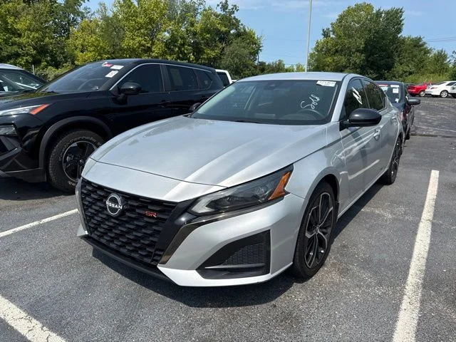 Used 2023 Silver Nissan 2.5 SR image 4