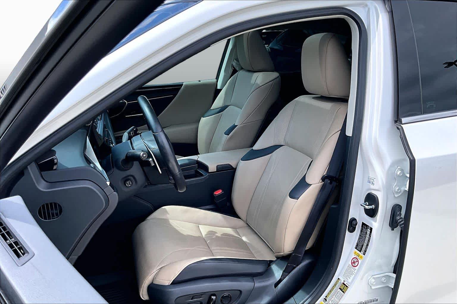 Used 2019 Eminent White Pearl Lexus Ultra Luxury image 8