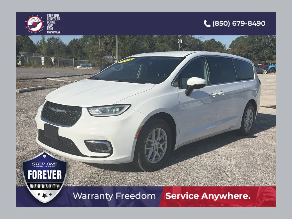 Used 2023 White Chrysler Touring L image 1
