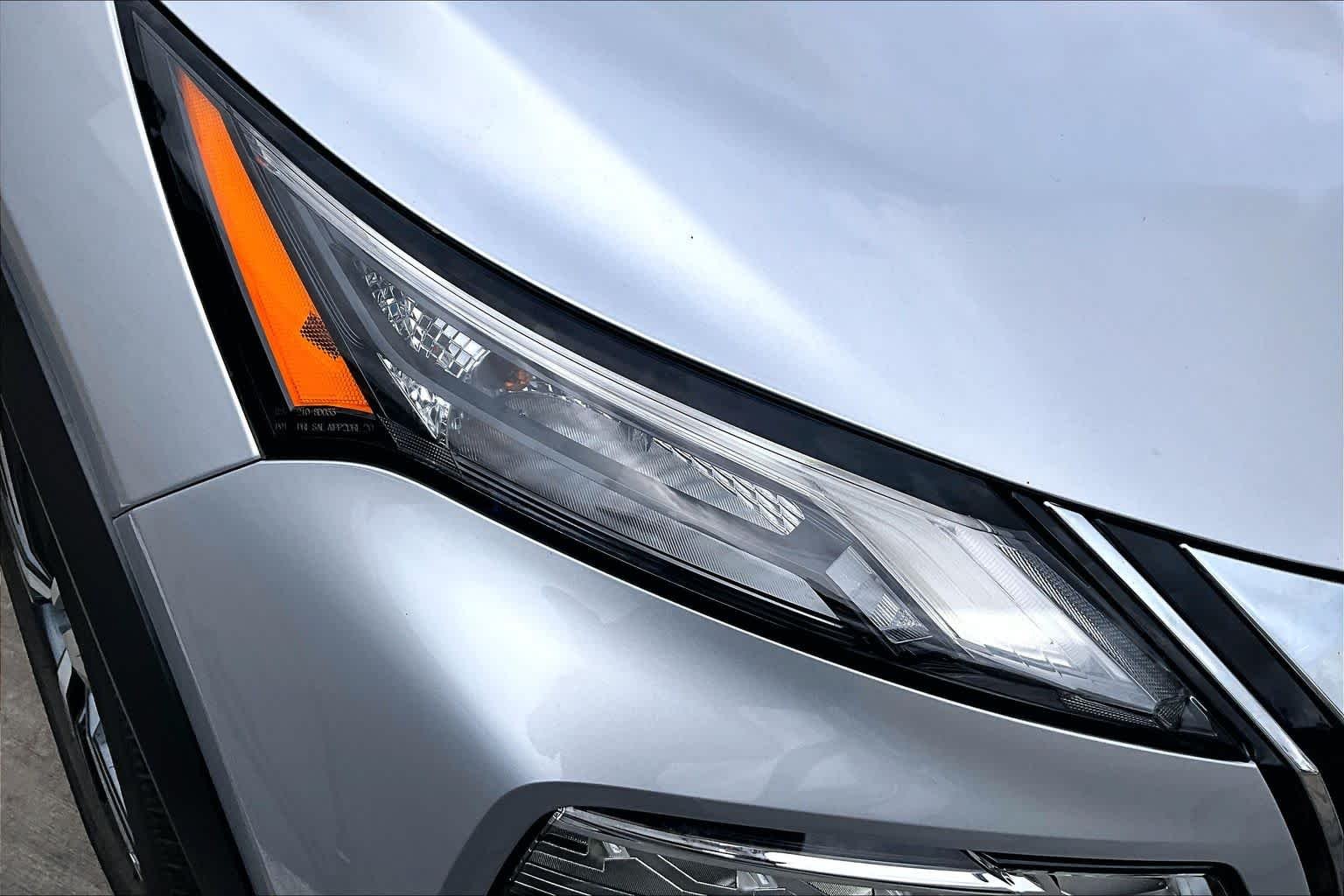 Used 2022 BRILLIANT SILVE Nissan SL image 27