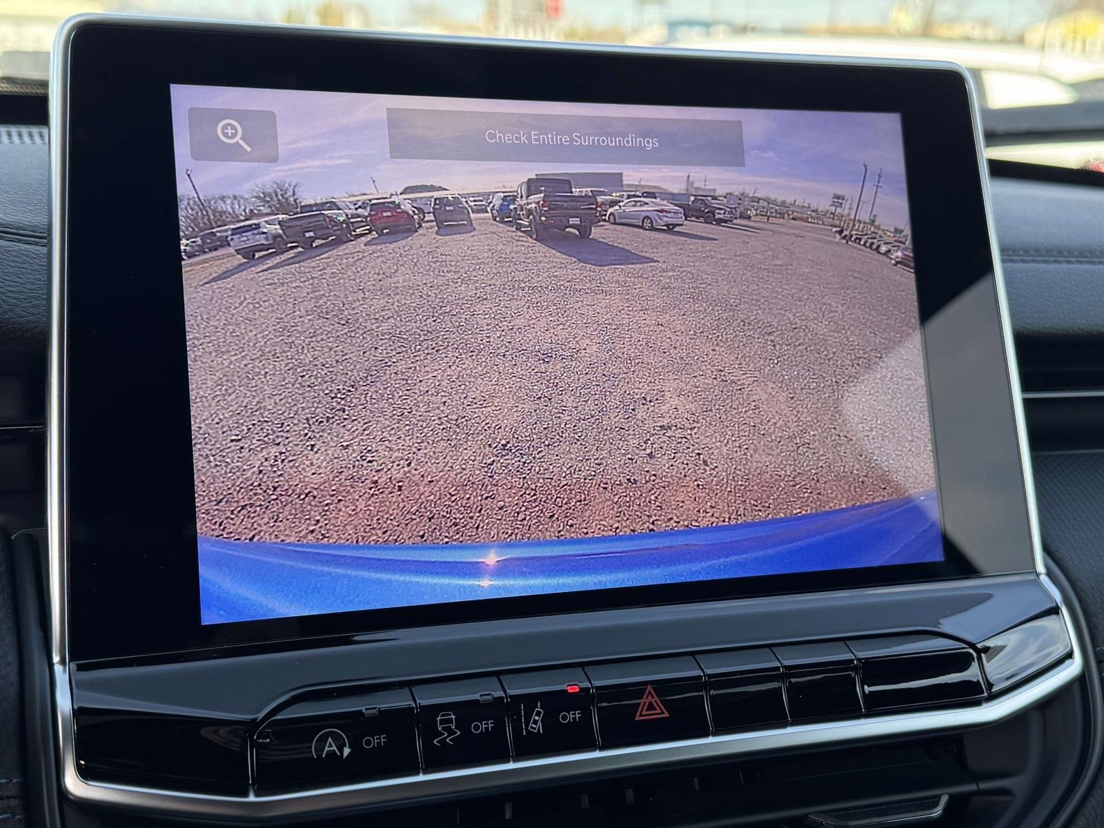 New 2026 Hydro Blue Pearlcoat Jeep Latitude Altitude image 4