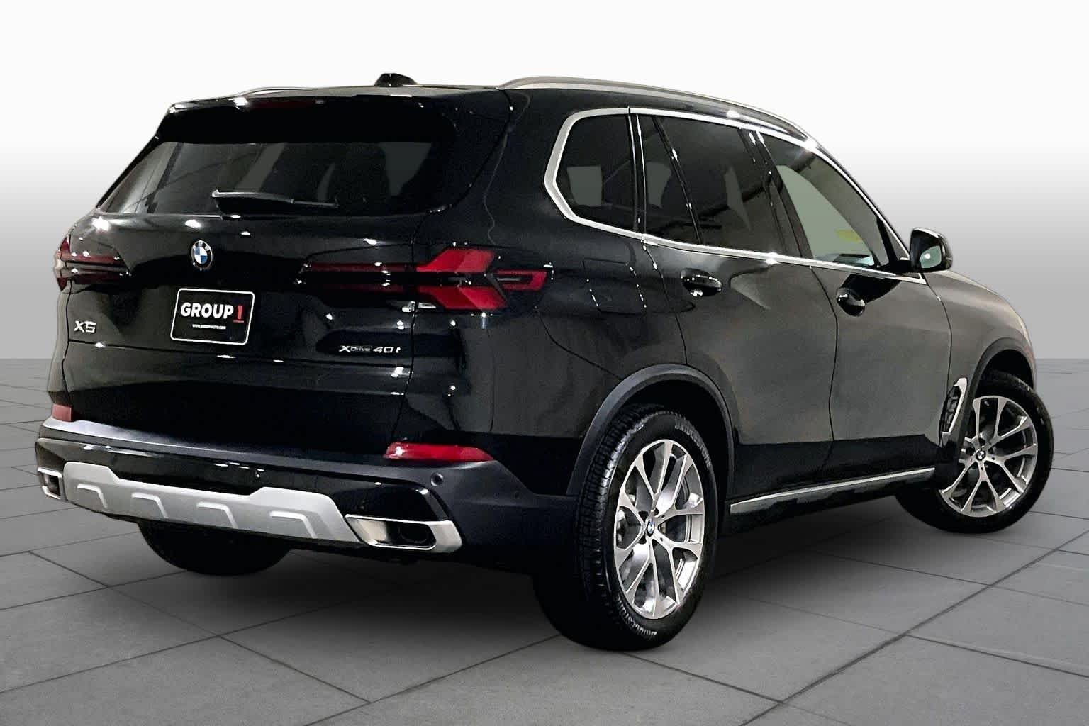 Used 2026 Black Sapphire Metallic BMW xDrive40i image 12