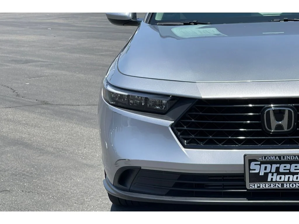 Used 2024 Solar Silver Metallic Honda LX image 18