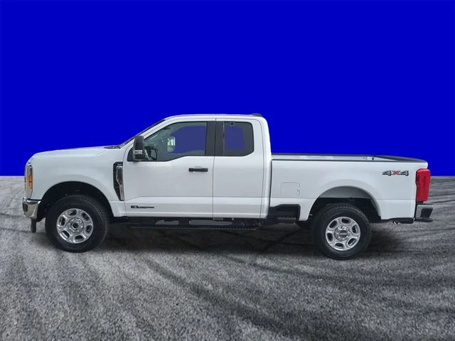 New 2026 Oxford White Ford F-250® XLT image 7