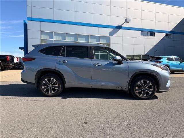 Used 2023 Moon Dust Toyota XLE image 6