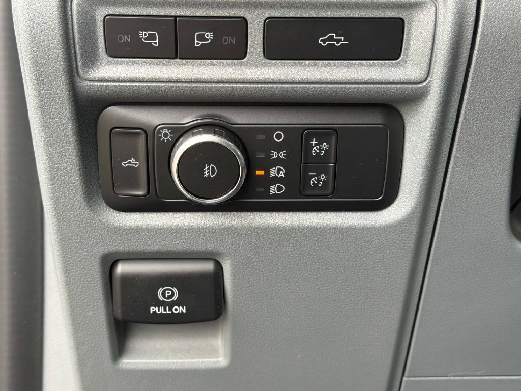 Used 2022 Gray Ford XLT image 31