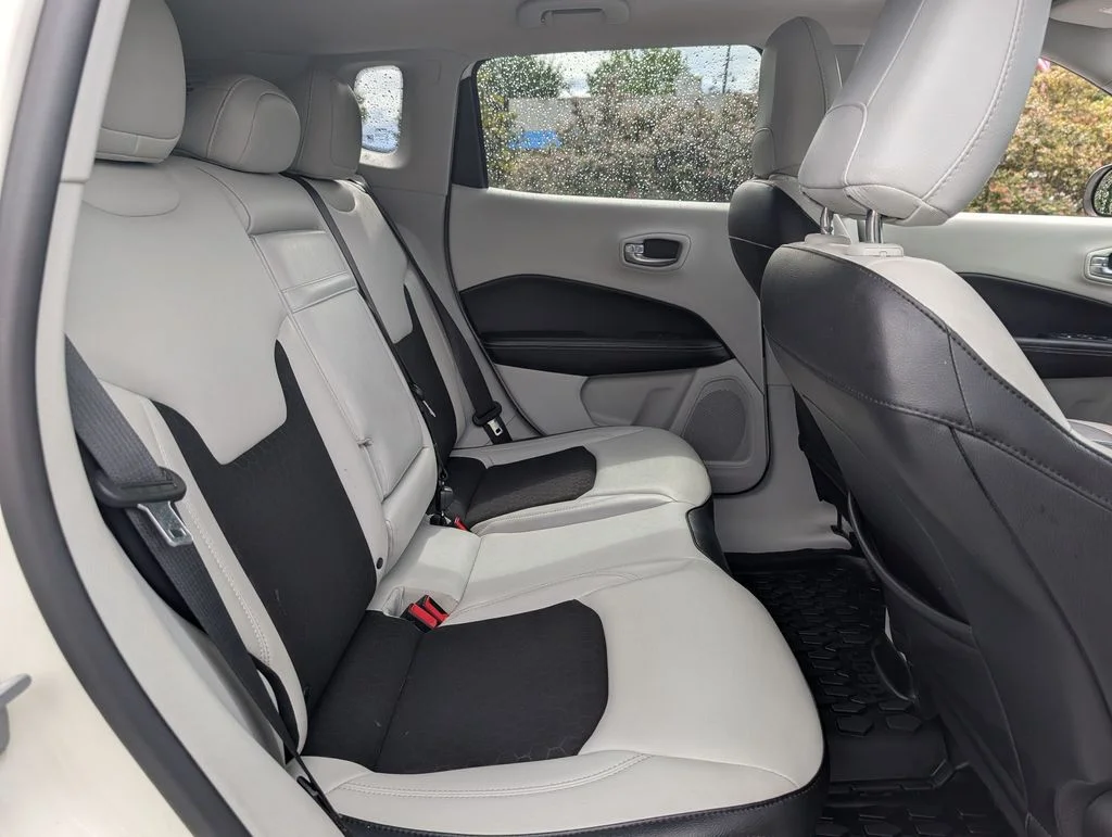 Used 2018 White Jeep Latitude image 23