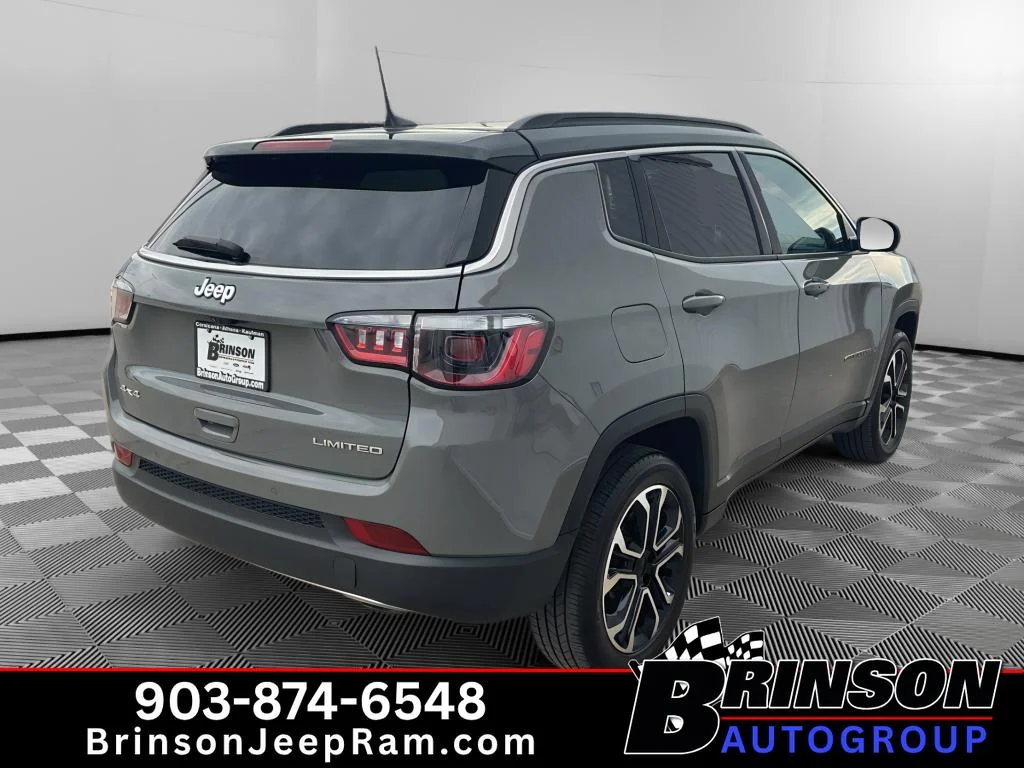 Used 2023 Grey Jeep Limited image 7